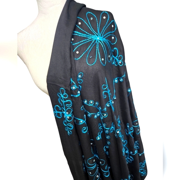 Black Sarong With Turquoise Embroidery Embellished With Sequin One Size - Picture 2 of 4
